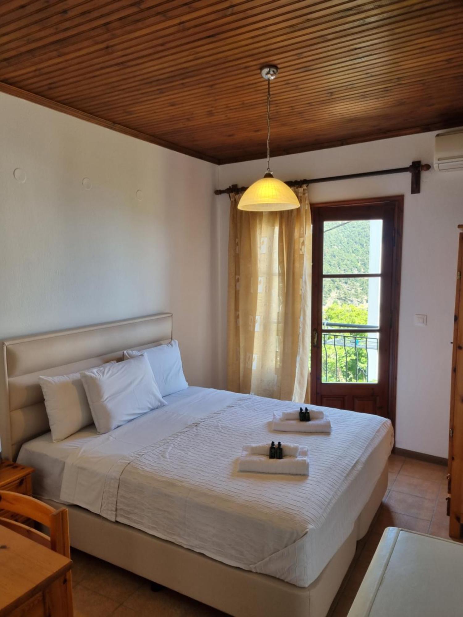 Zeus Guesthouse Panagia  Exterior foto